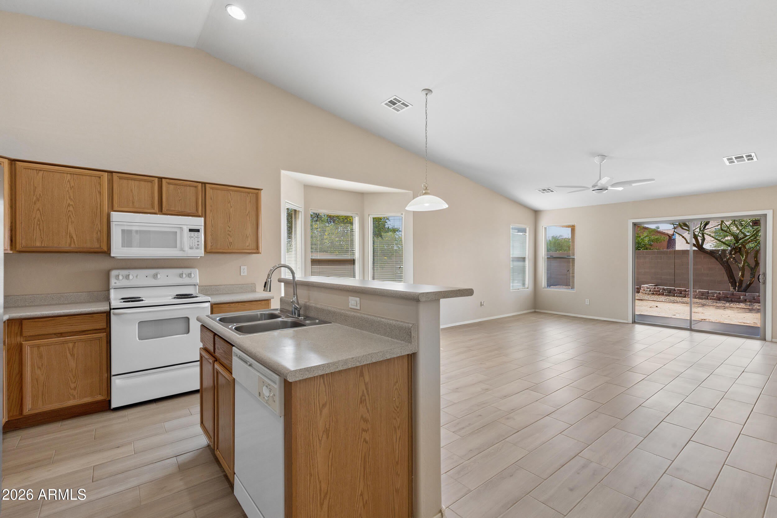 1576 E GABRILLA Drive – photo 2