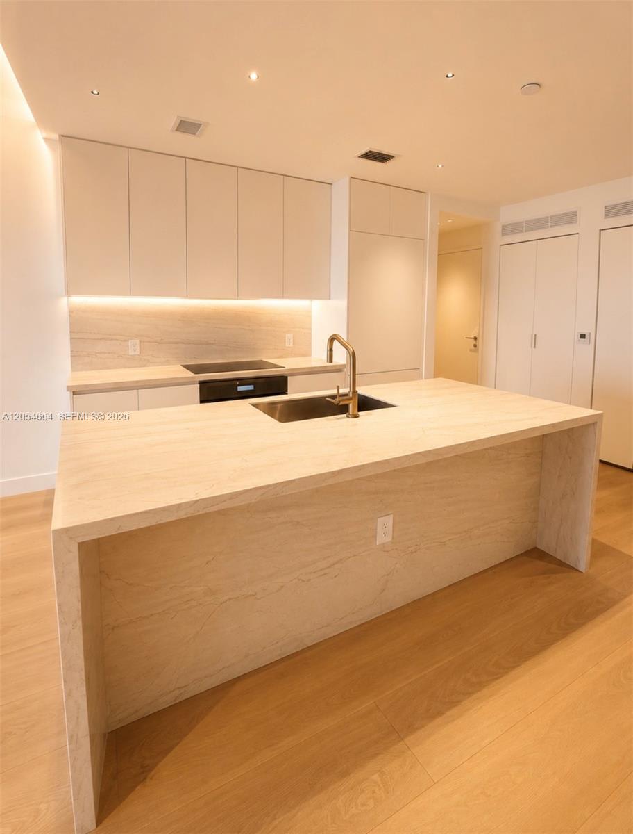 711 Northeast 23rd Terrace – photo 2