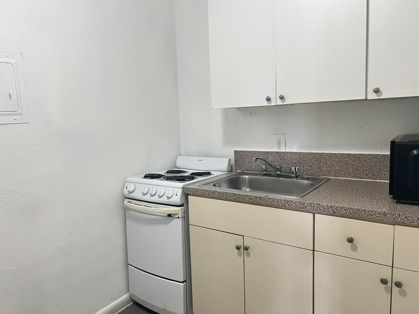 Centrally Located Gated Property Just Outside of Downtown Miami – photo 2