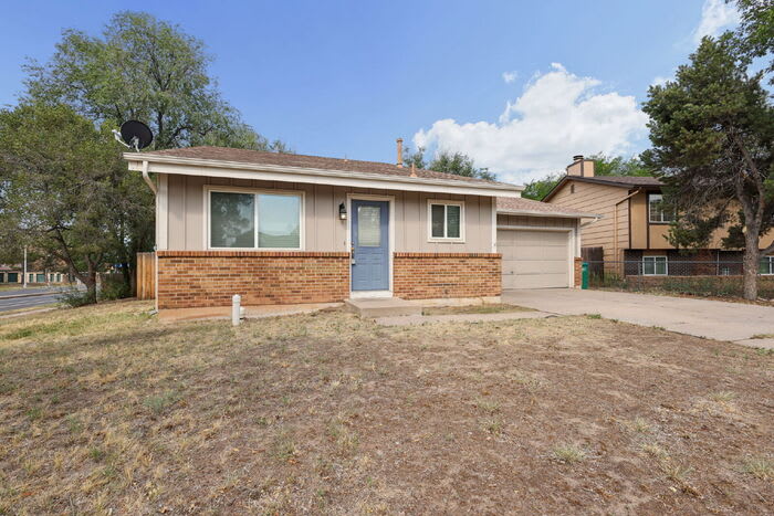 2390 Middleton Court – photo 2