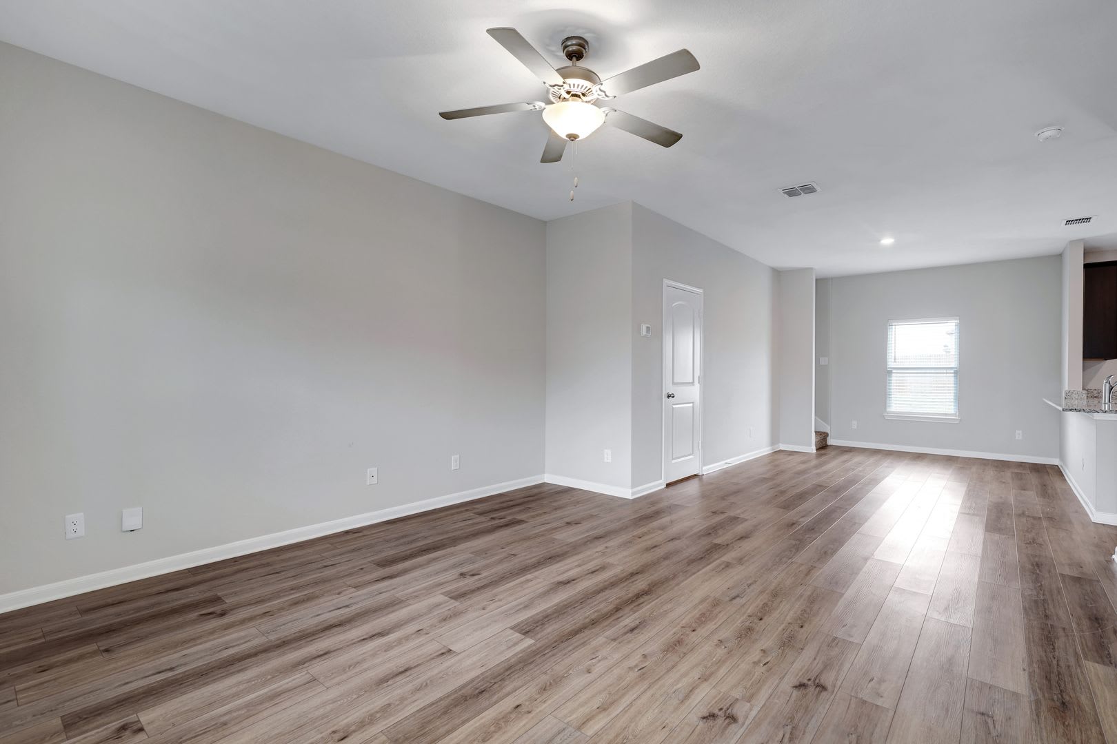 ***MOVE-IN SPECIAL: ONE WEEK FREE***Well-Planned Layout Close to Randolph AFB and 1604 – photo 4