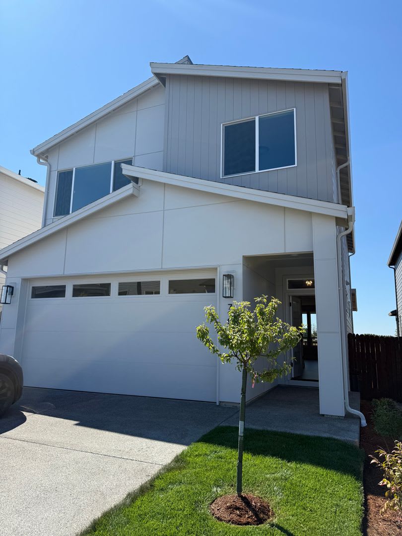 Beautiful Ridgefield Home With Modern Finishes Spacious Layout Attached Garage And Convenient Access To Shopping Parks I 5 – photo 2