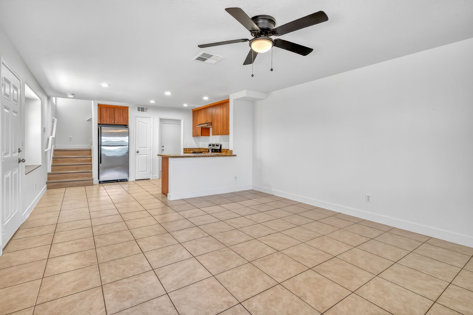 MOVE-IN READY 3BED / 2BATH / 1 GARAGE TOWNHOME * NO HOA * NO CARPET – photo 4