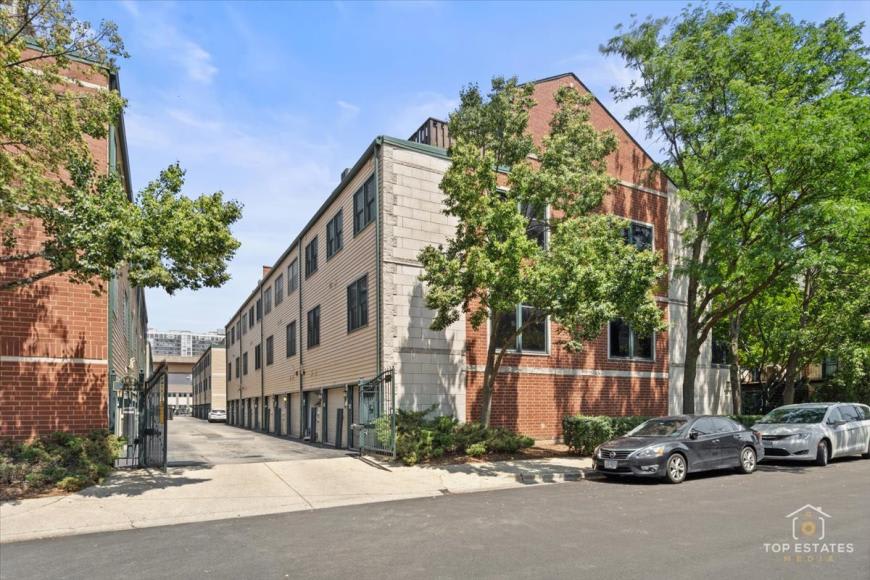 1812 South Dearborn St. – photo 1