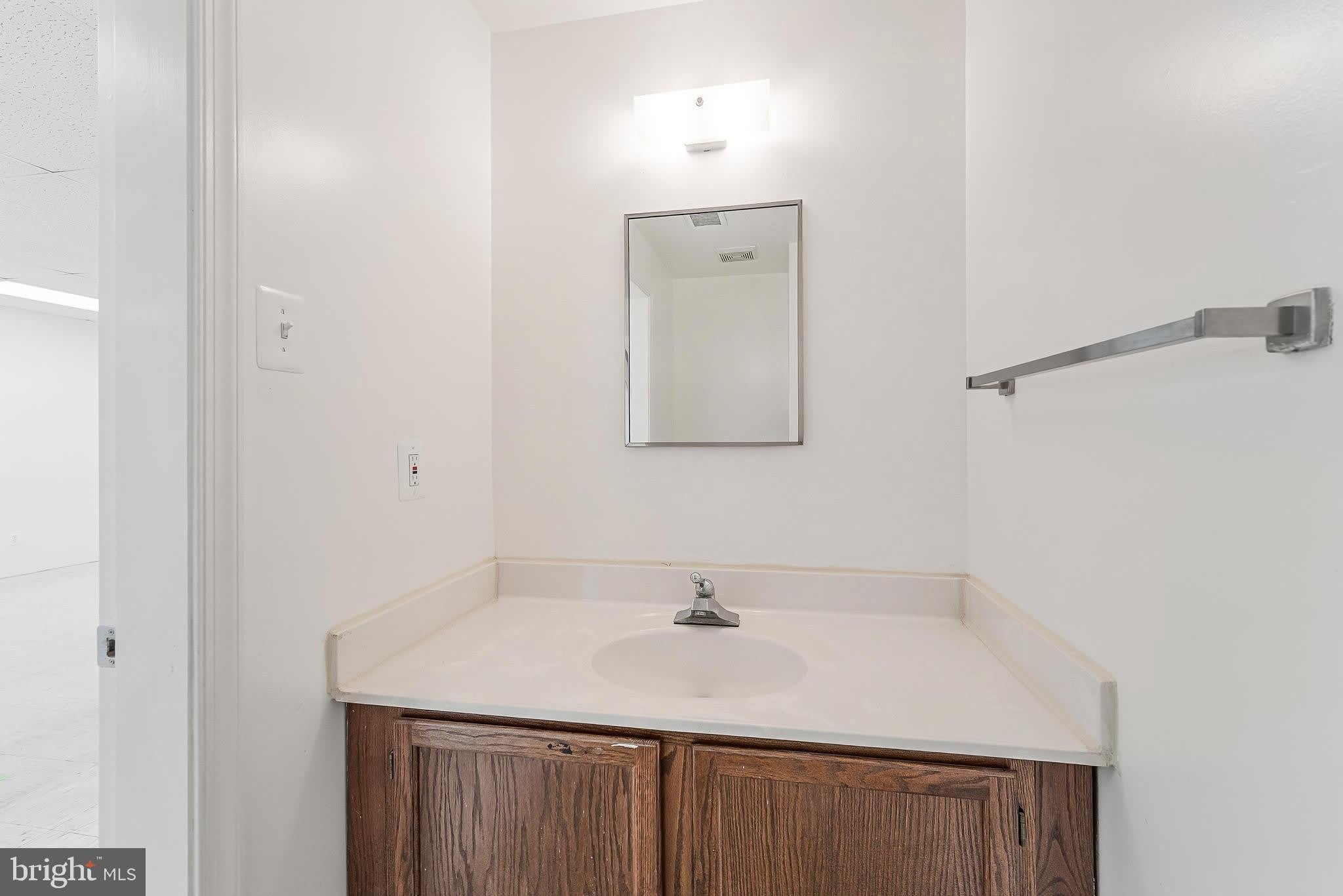 299 Herndon Parkway – photo 5