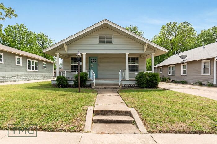 2620 East 7th Street – photo 2