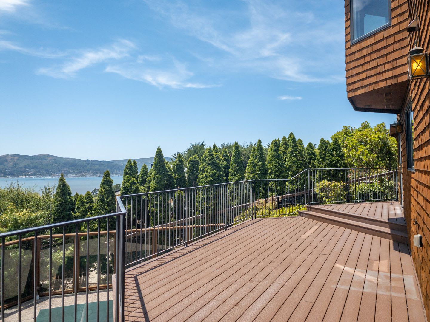 4BR/2.5BA 3,274sqft! STUNNING GG VIEWS!!! Yard! Spa! 4 Car Parking! Pet! PROGRESSIVE – photo 5