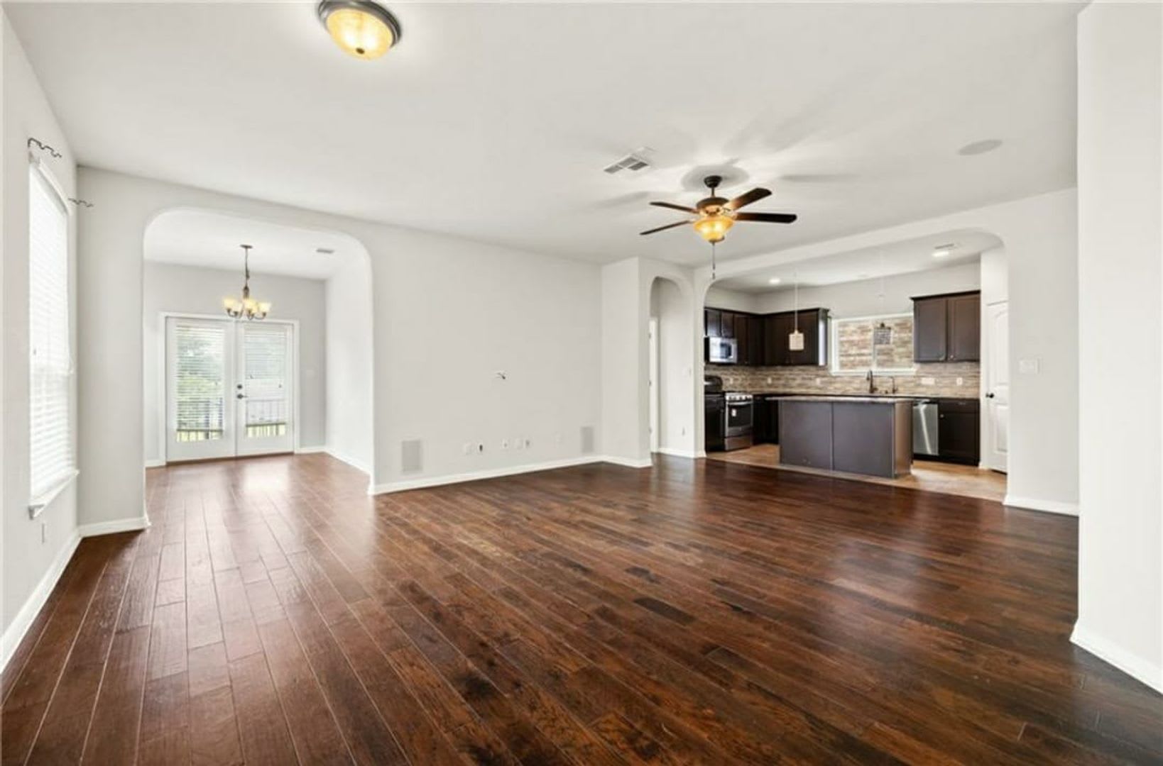 Mayfield Ranch 3 Bed / 2 Bath Single Story – photo 4