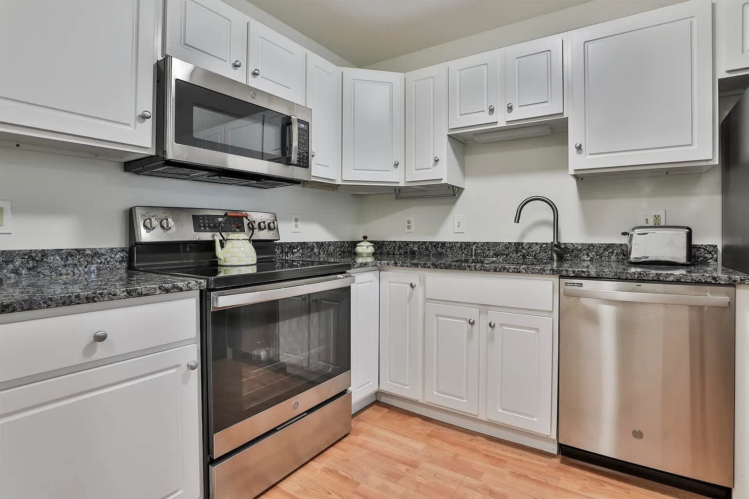 15 Lovell St Apt 3 – photo 2