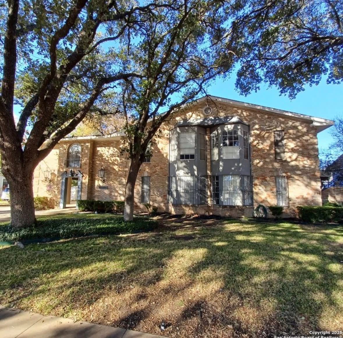 215 West Mistletoe Avenue – photo 1