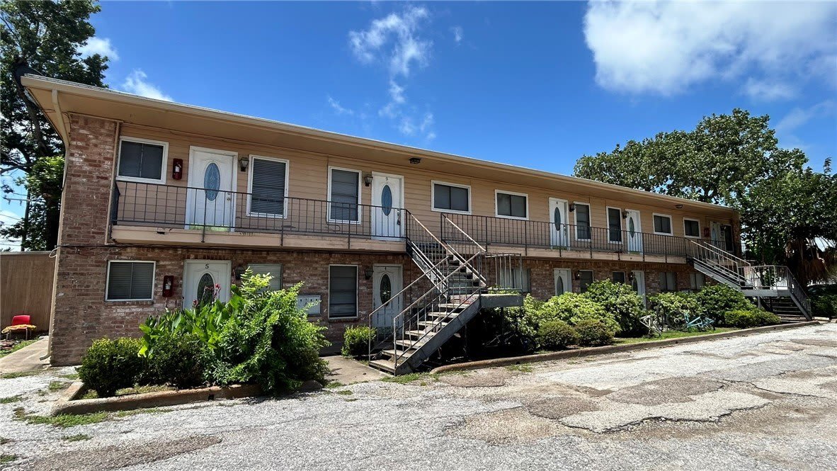1004 Austin Street – photo 1