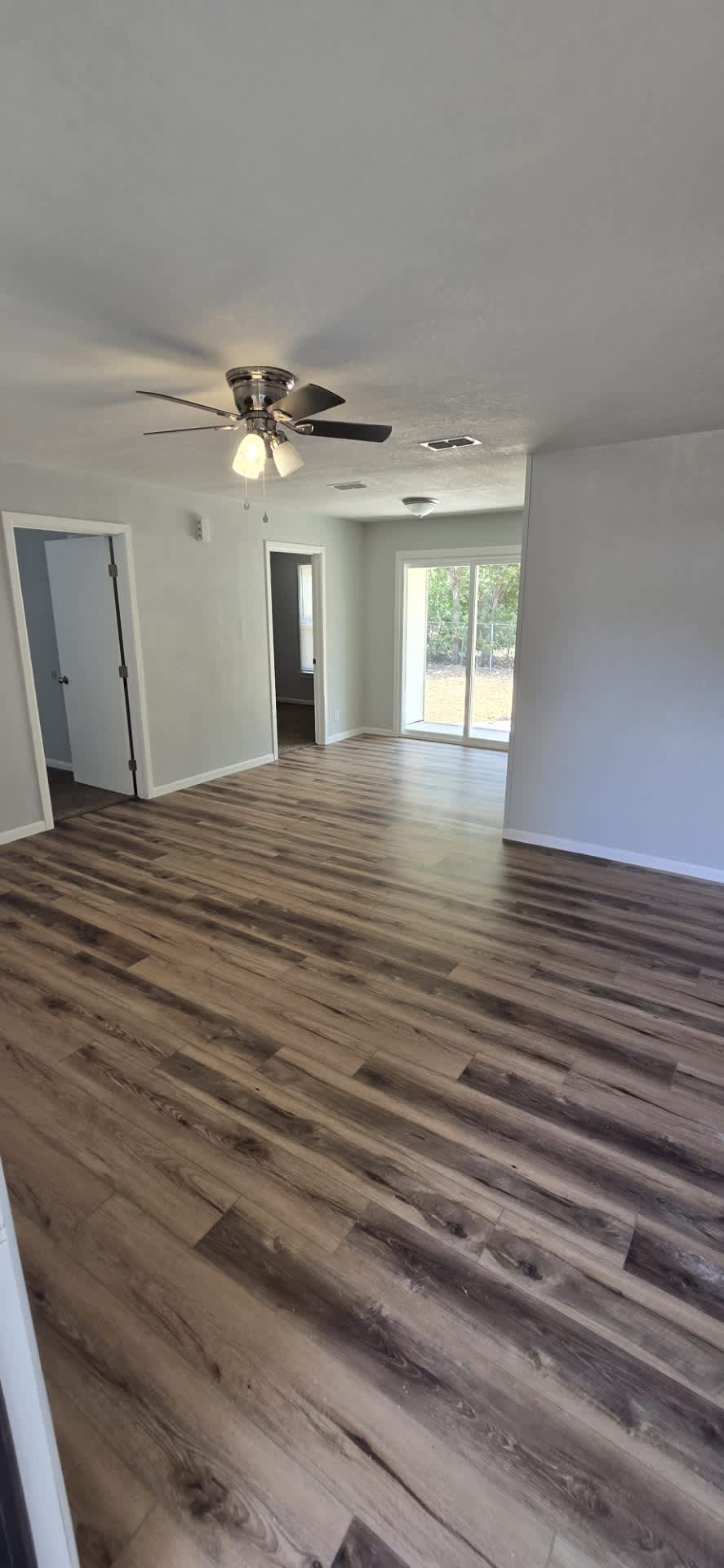 301 Skelly Dr – photo 3