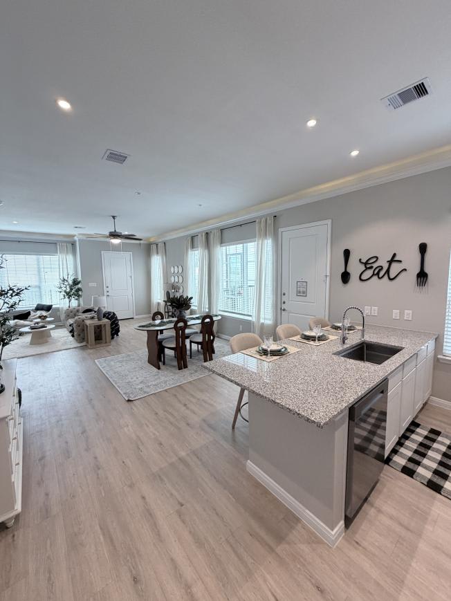907 Beebrush Ln. – photo 2