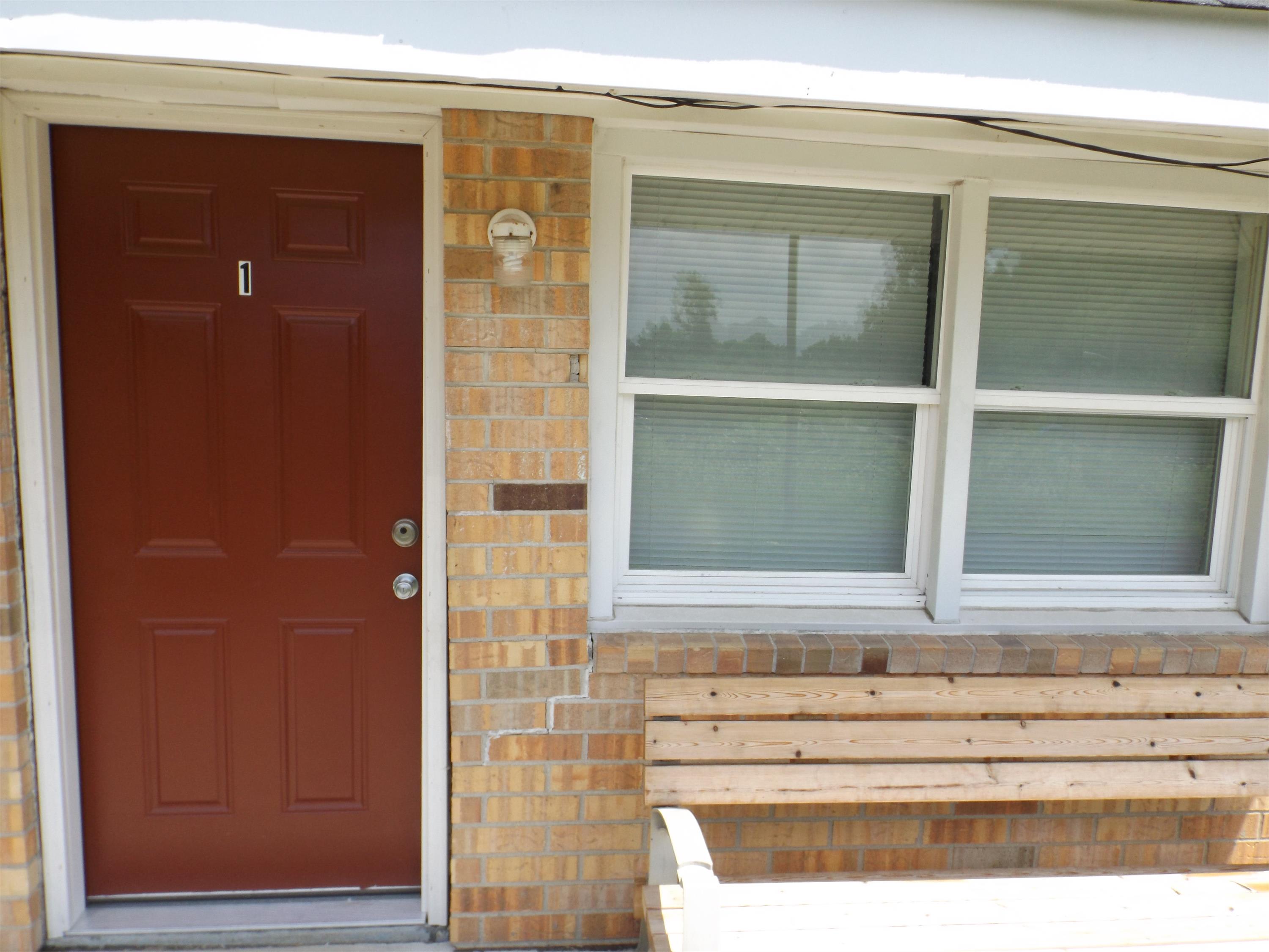 860 N Lincoln St Apt 1 – photo 2