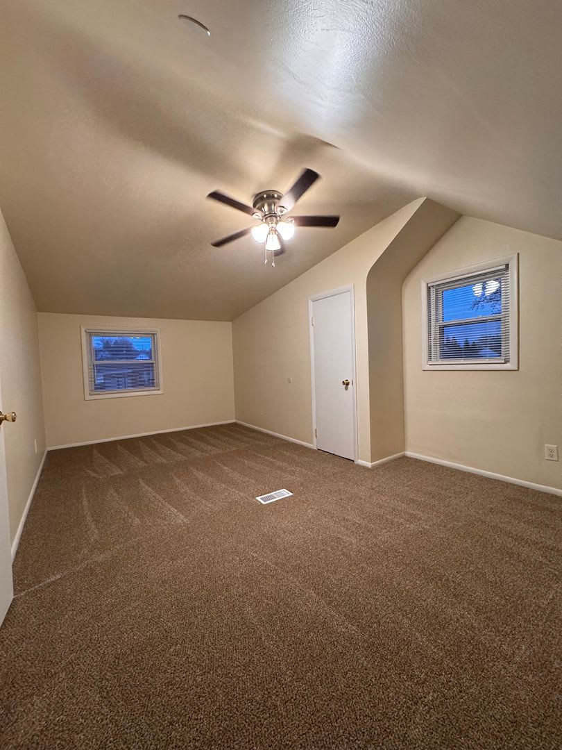 1079 North Ave. – photo 3