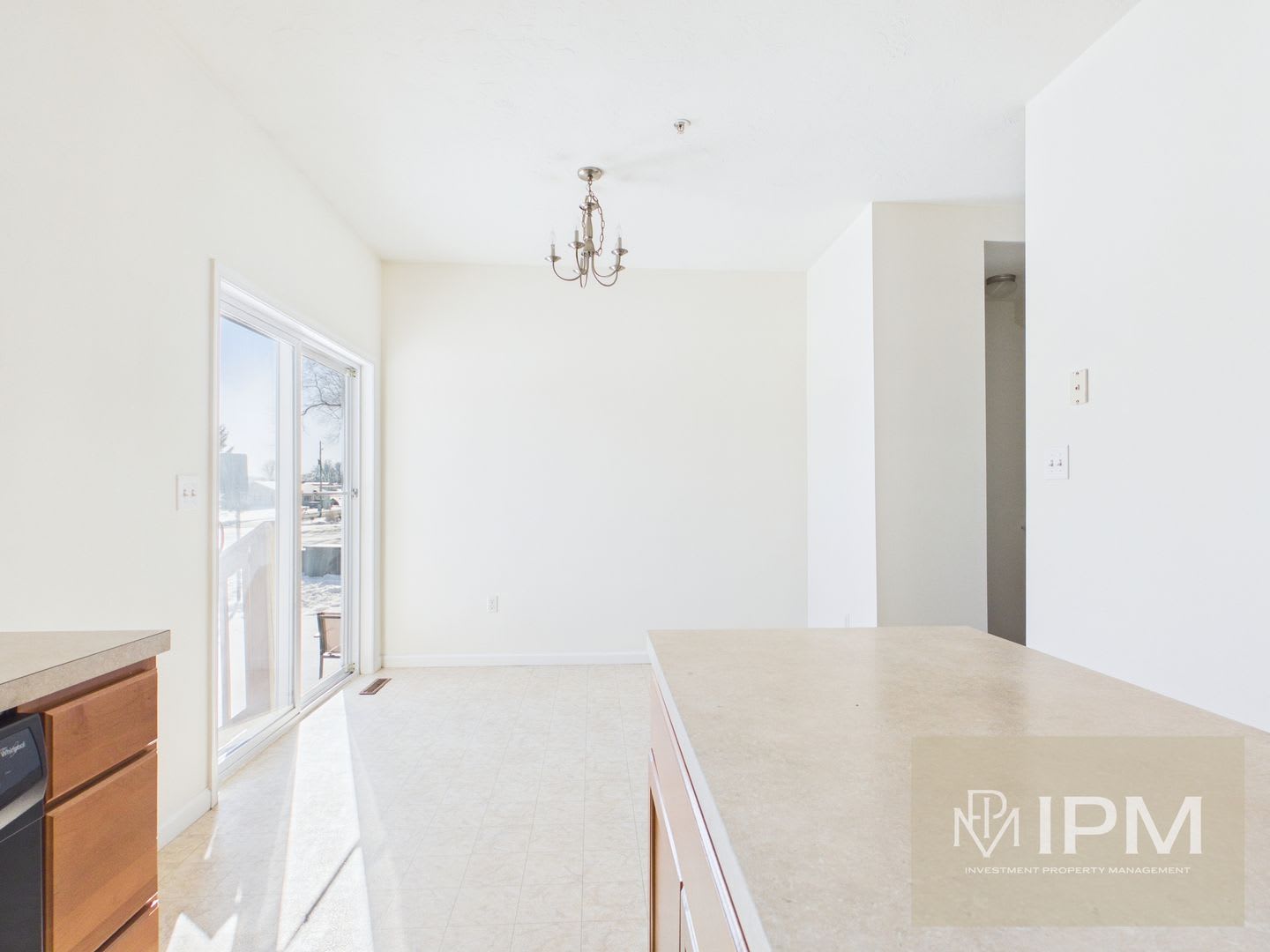 Spacious 3Br 2 5Ba Townhome Garage Basement Storage Spring Grove School District Community Amenities – photo 5