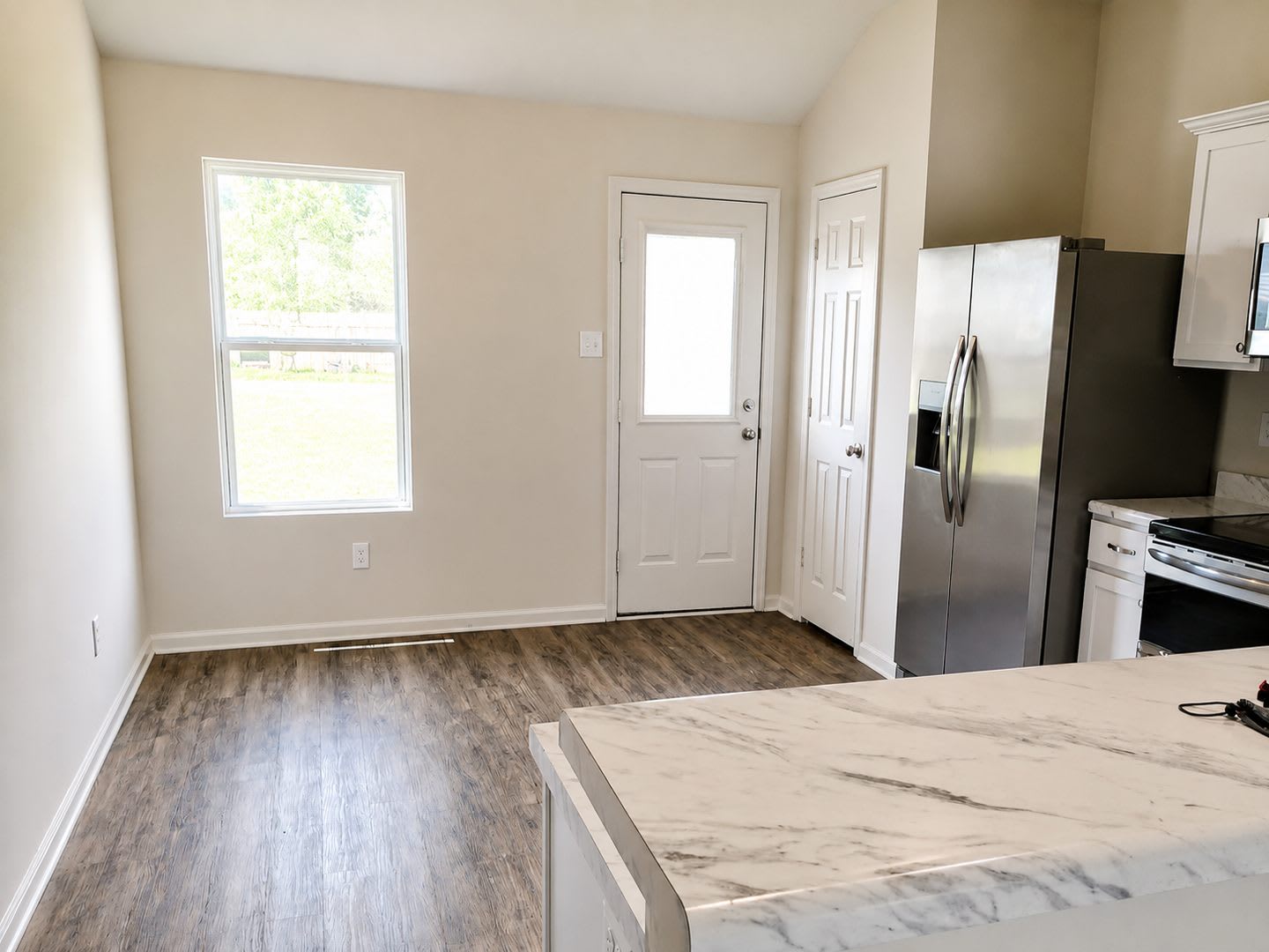 4 Bed / 2 Bath with garage!! – photo 5