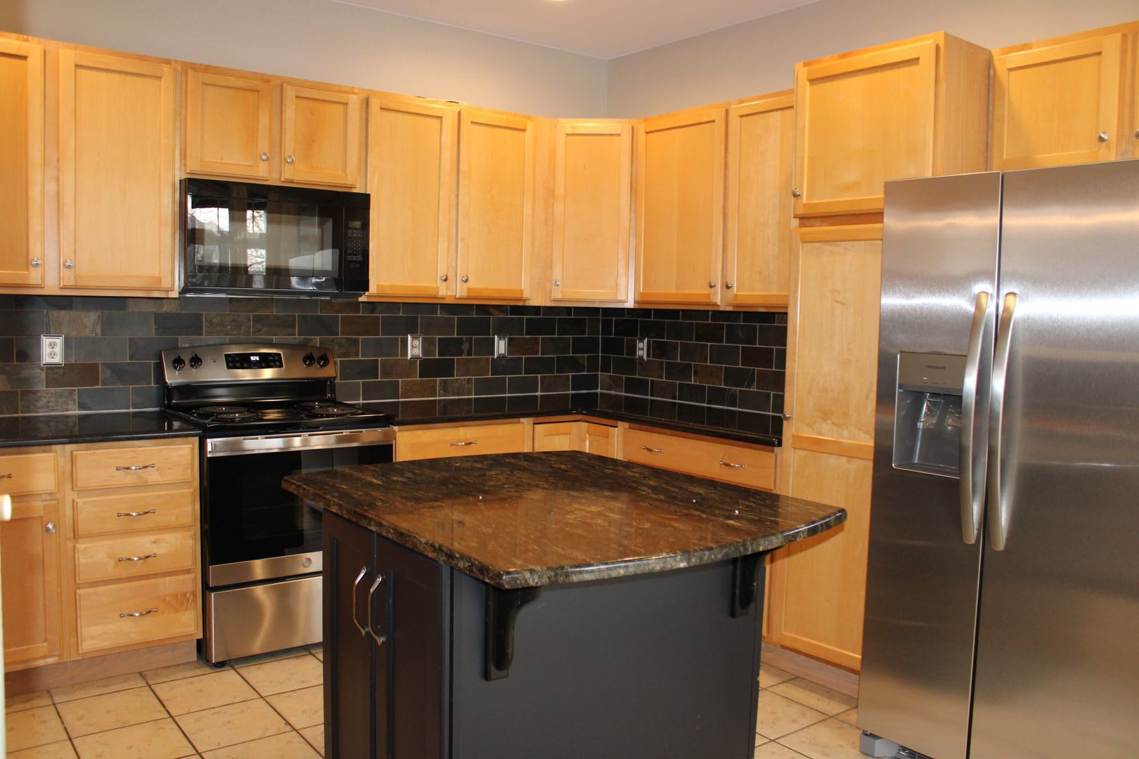 Room To Live Work Relax Spacious 3 Bedroom Home – photo 3