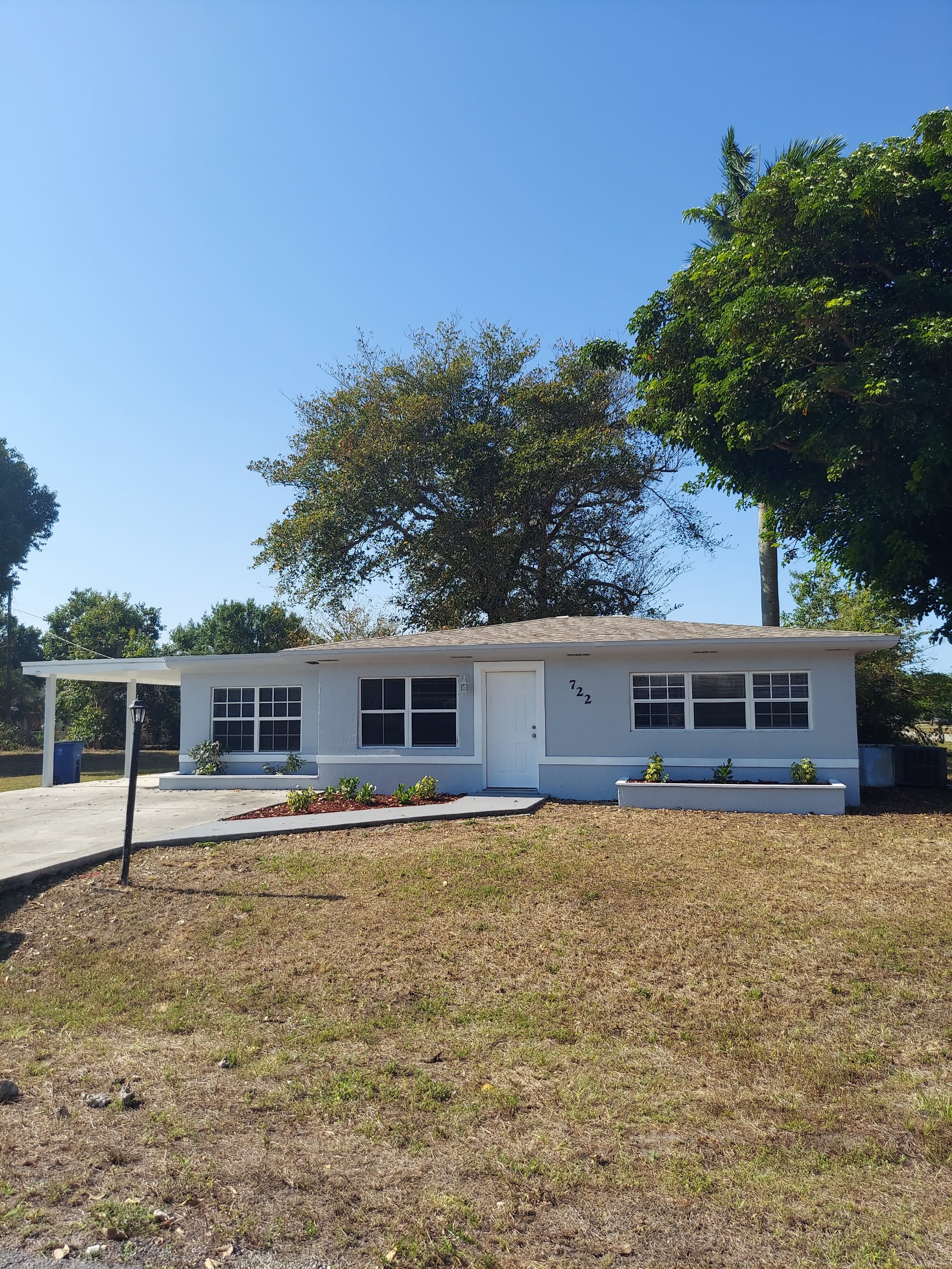 722 W Cleveland Ln – photo 1