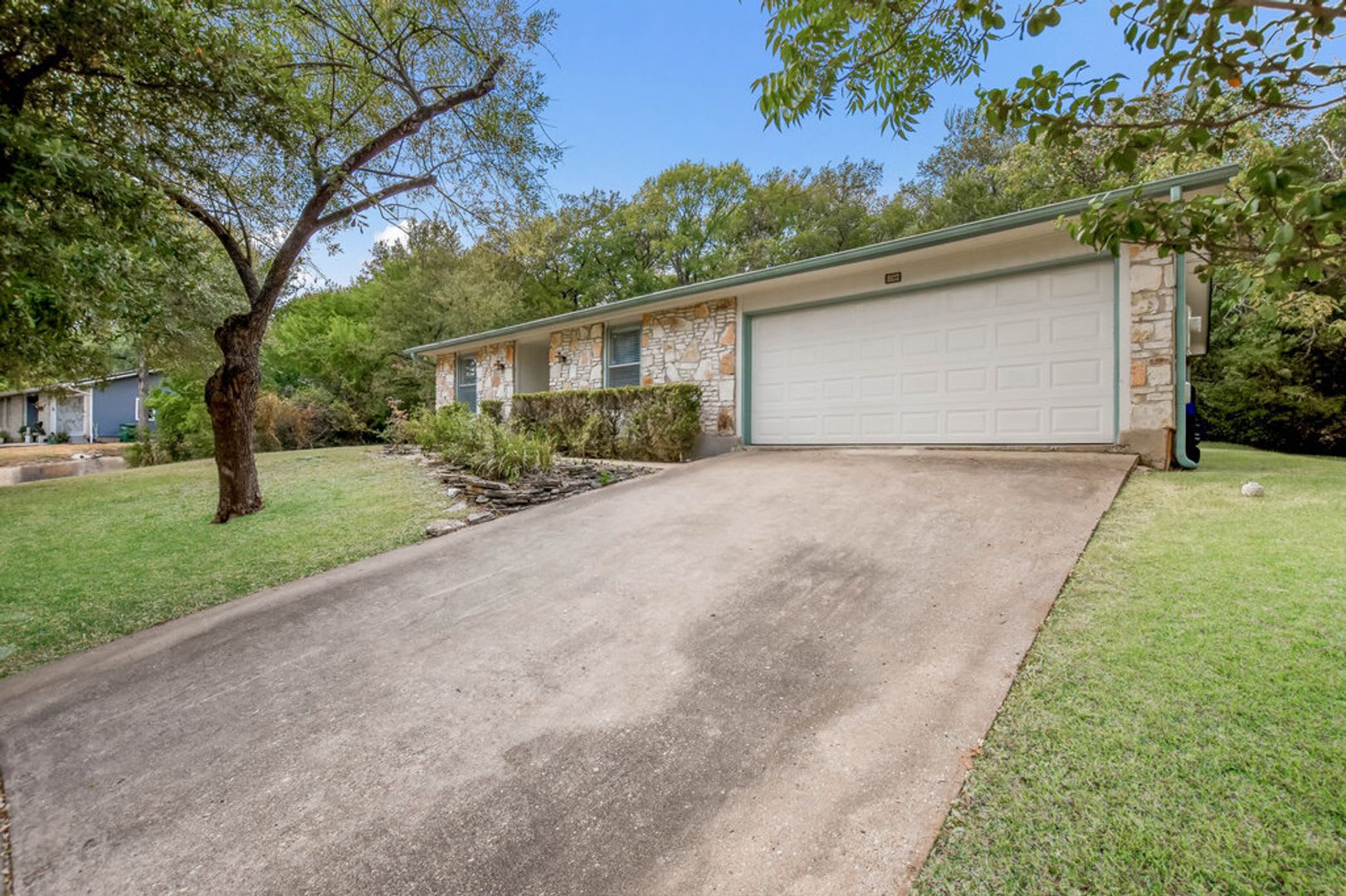 North Austin Gem With Wooded Backyard Two Car Garage – photo 5