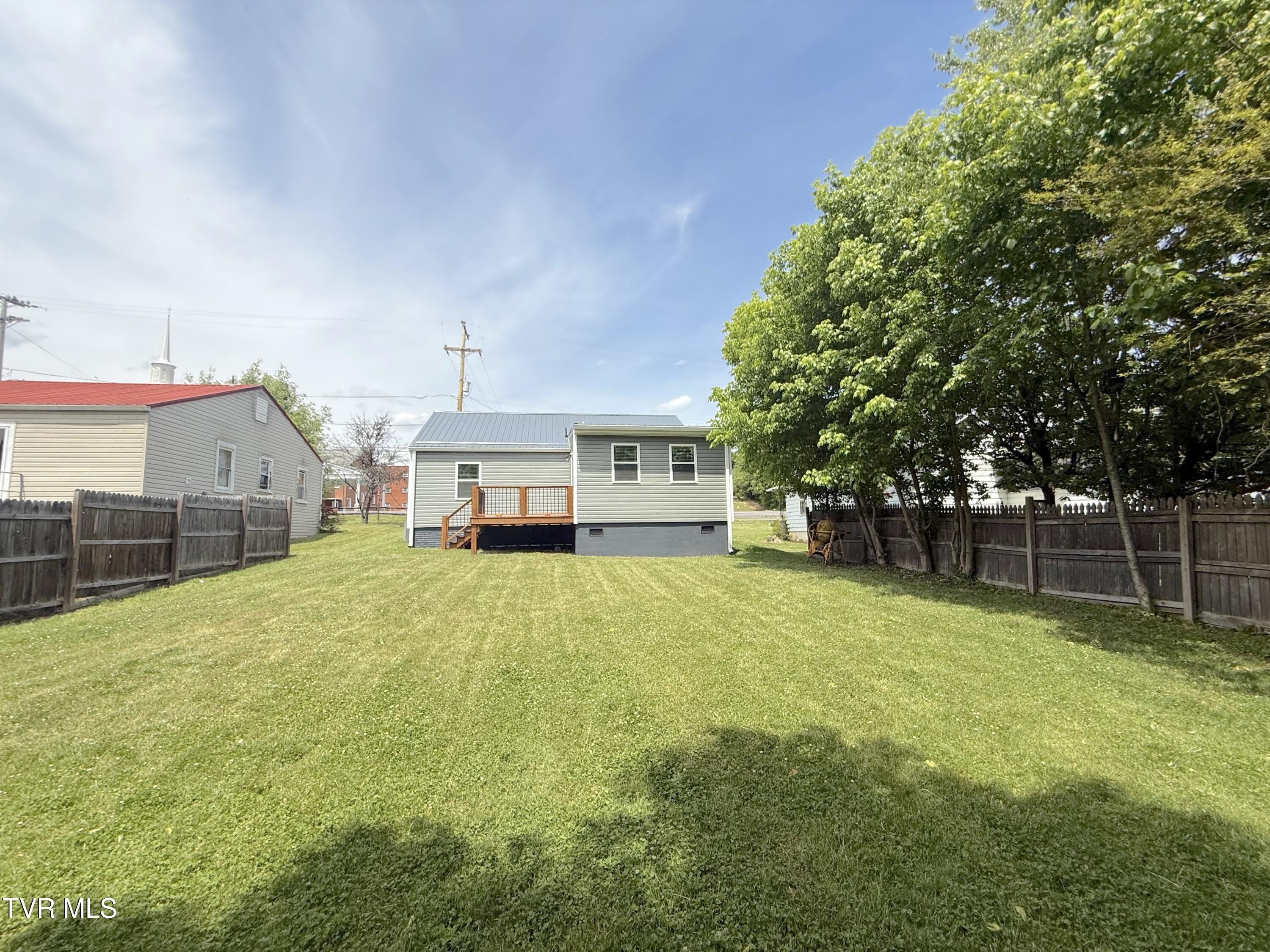 220 May Avenue – photo 3