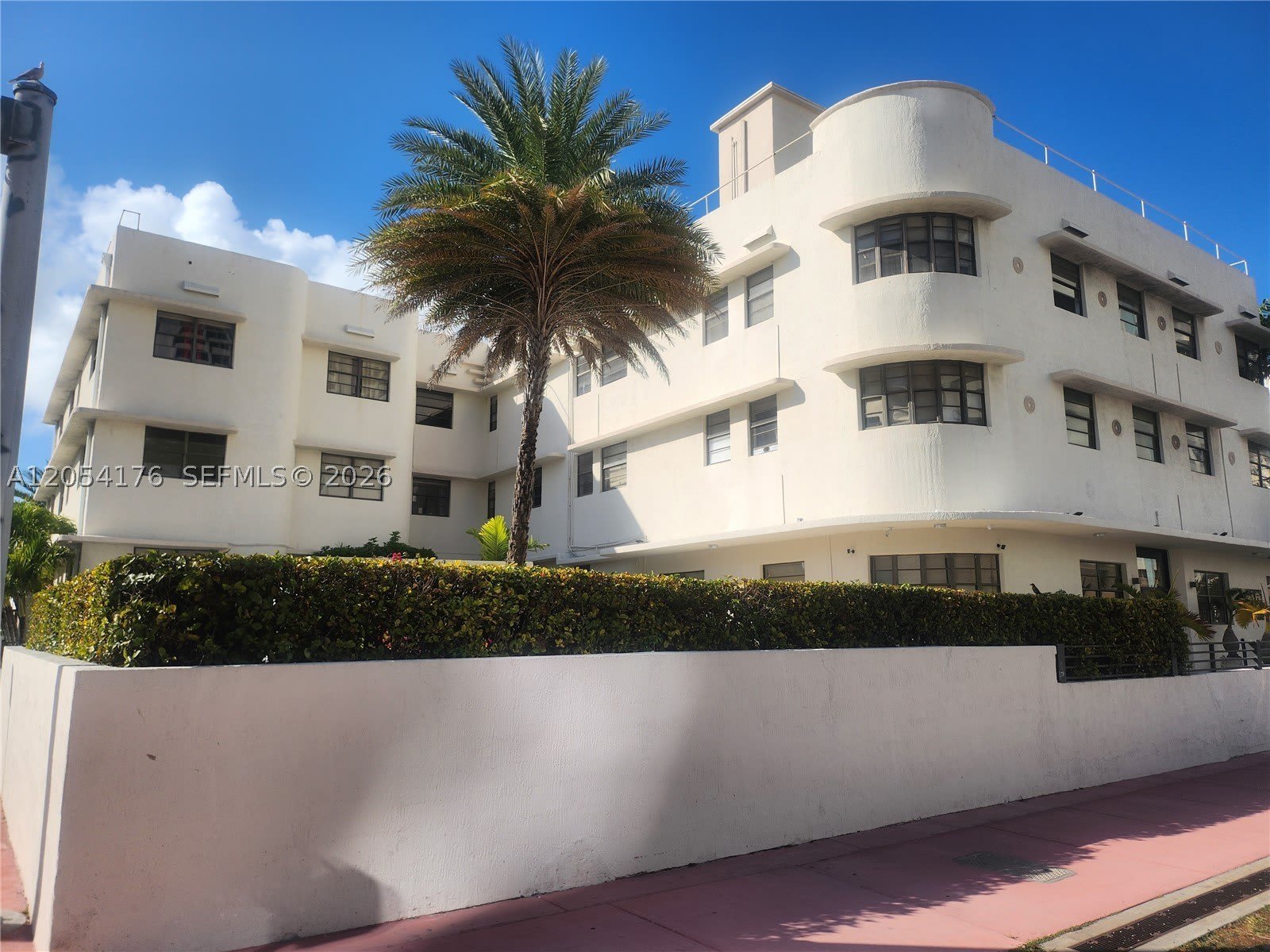 2700 Collins Ave – photo 1