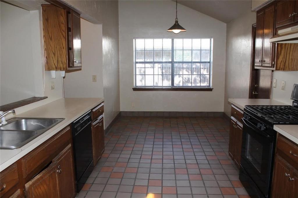 2100 Pebble Creek Blvd – photo 2