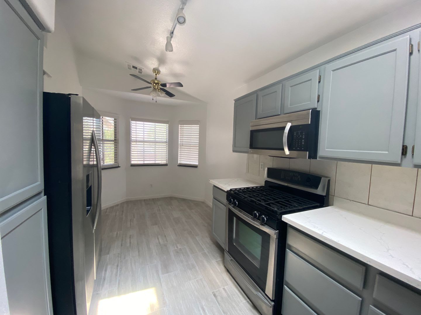 Charming Single-Story 3-Bedroom Home with 2-Car Garage – photo 3
