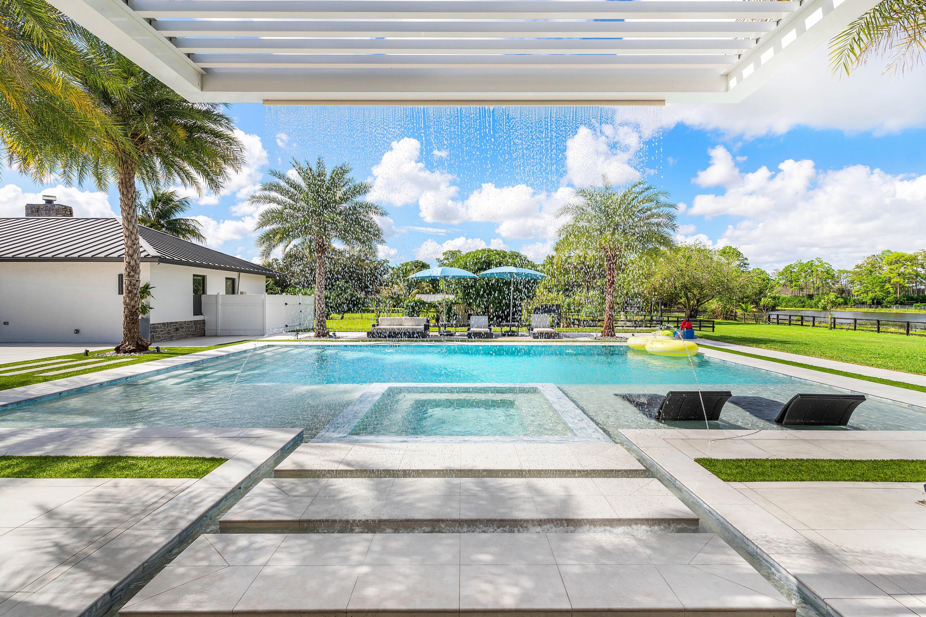11173 Manatee – photo 5