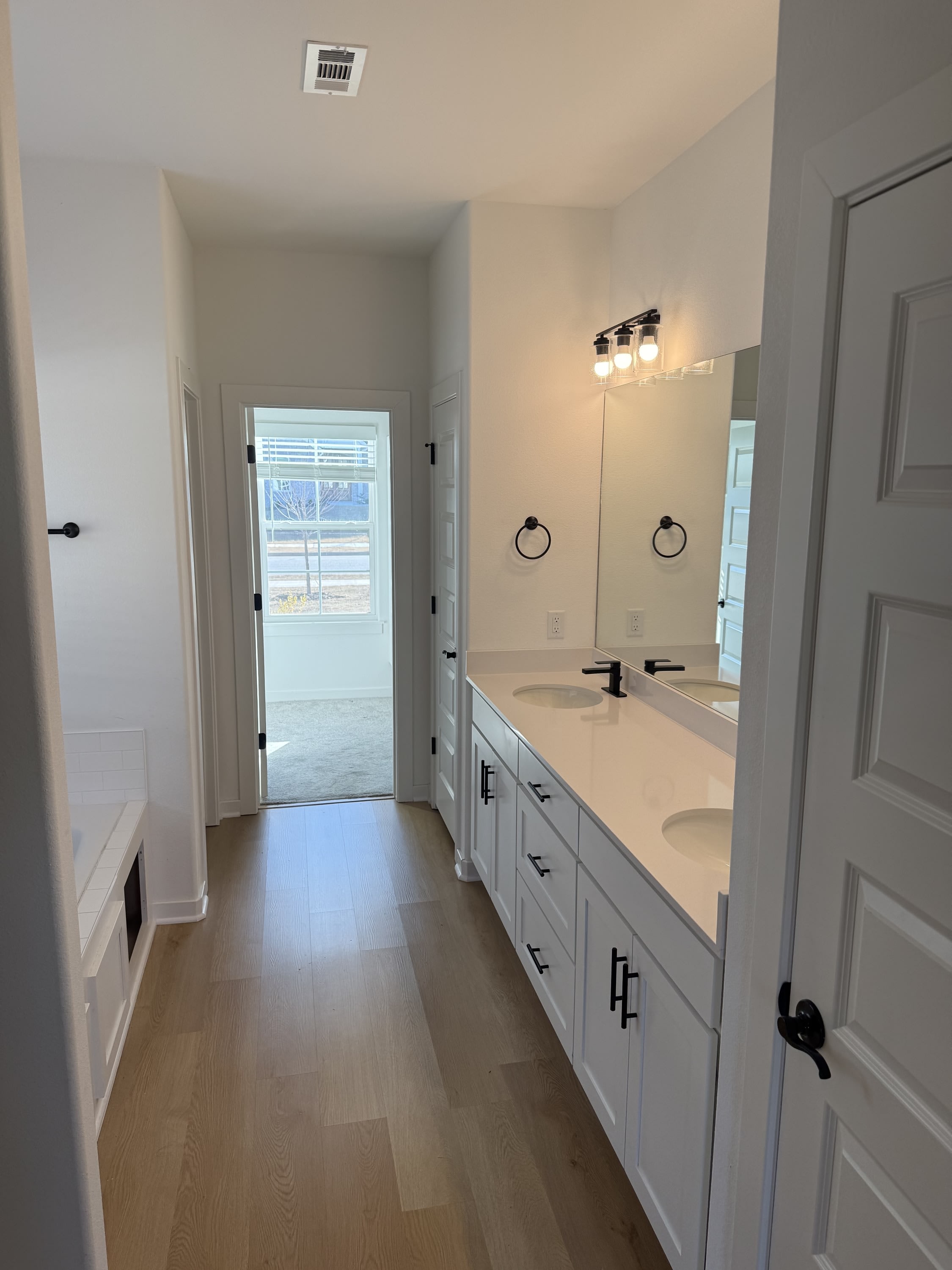 5837 Lavender Avenue – photo 2
