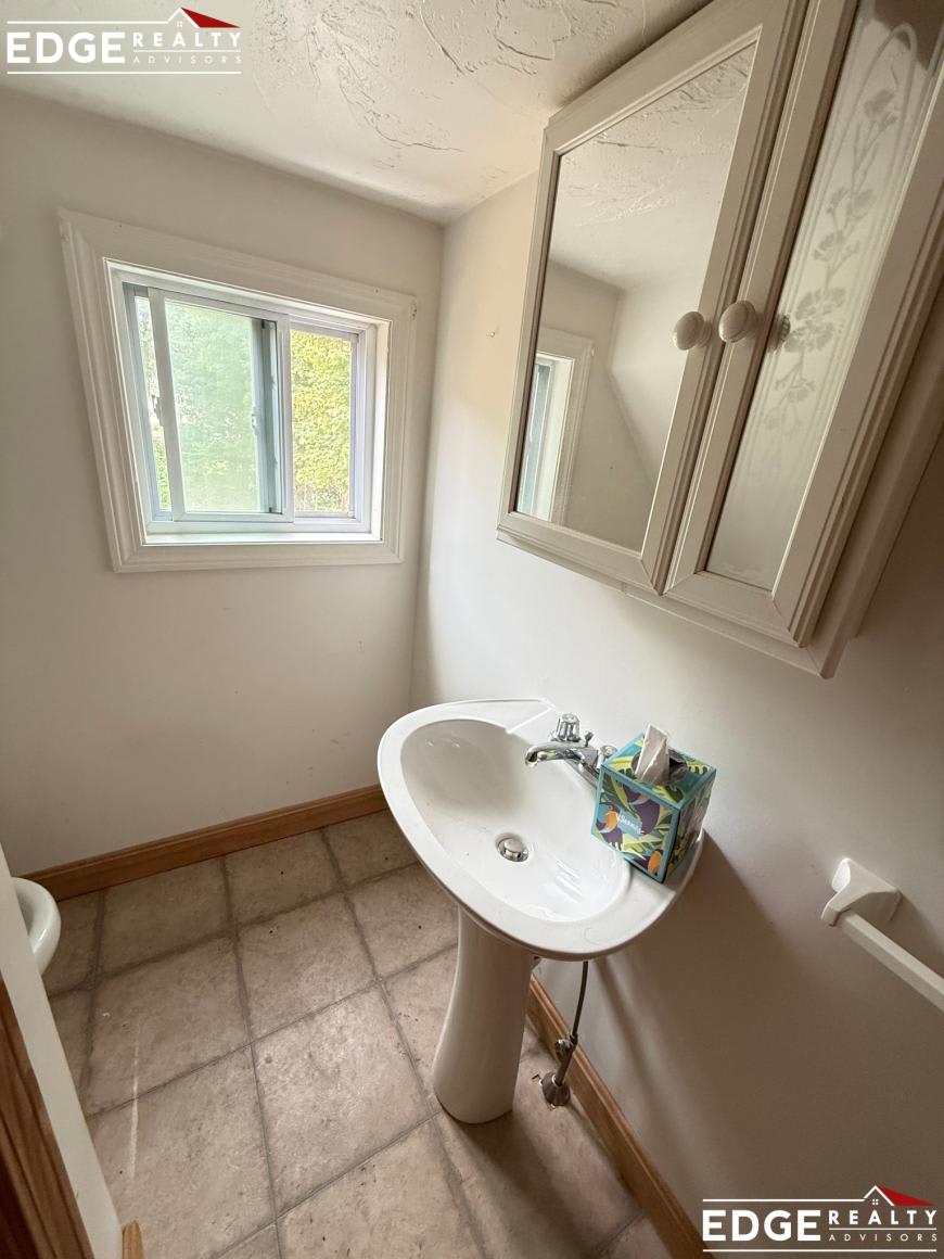29 Perthshire Rd. – photo 4