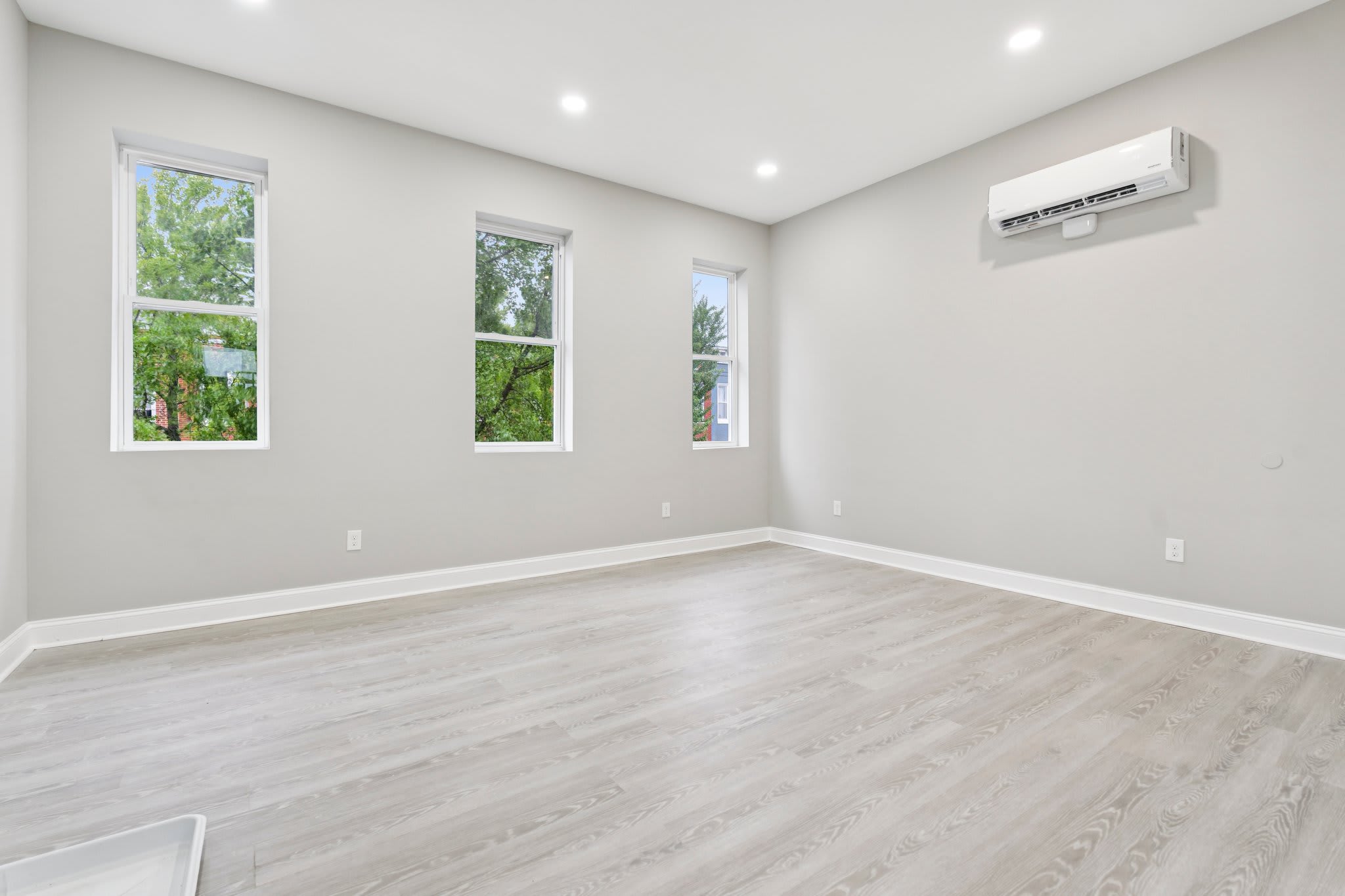 916 North Arlington Avenue – photo 3