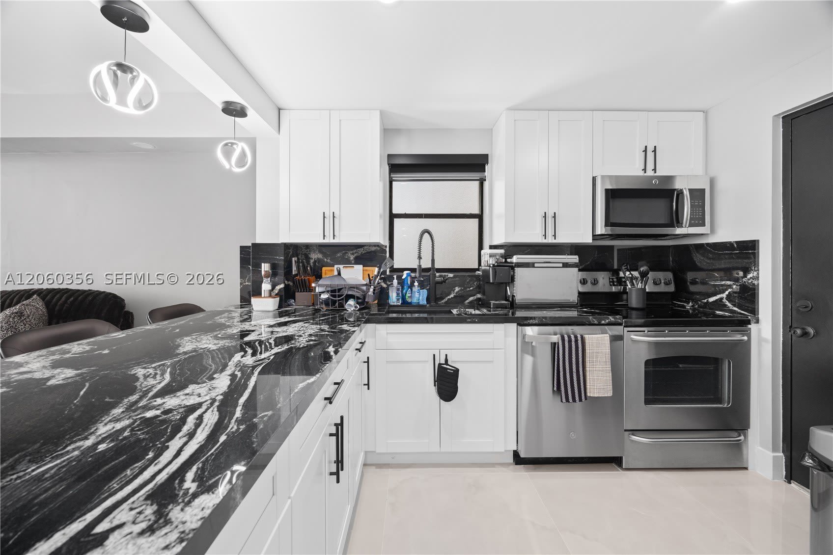 2302 S Cypress Bend Dr – photo 2
