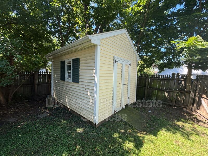 210 Monroe Street – photo 5