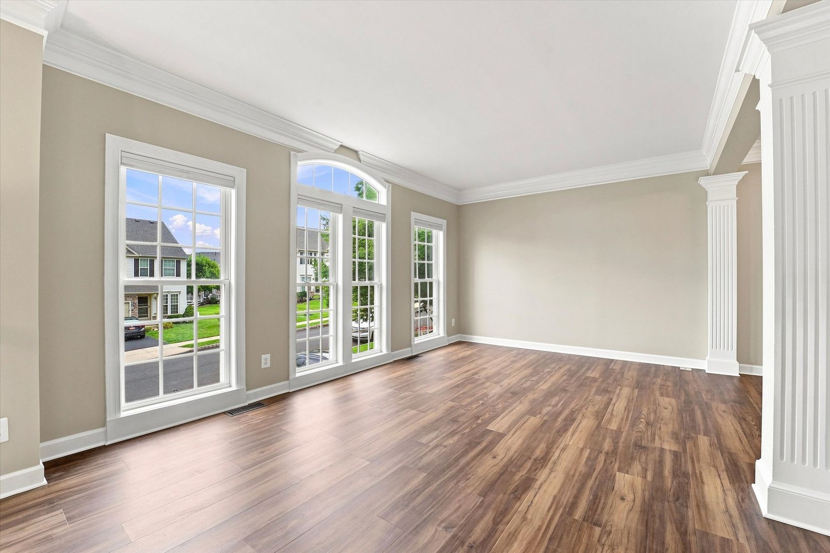 Beautiful 3B/2.5B End-Unit Townhome in Coventry Glen – photo 5