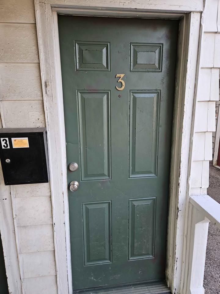 412 West Saginaw Street – photo 2