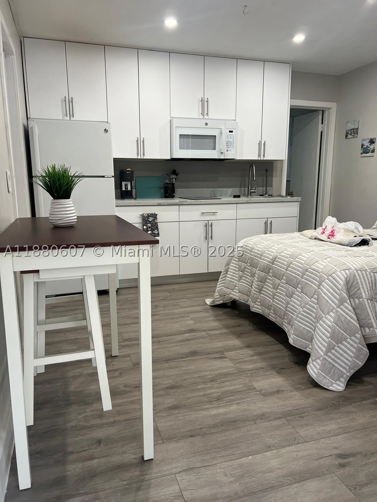 222 SW 8th St – photo 1