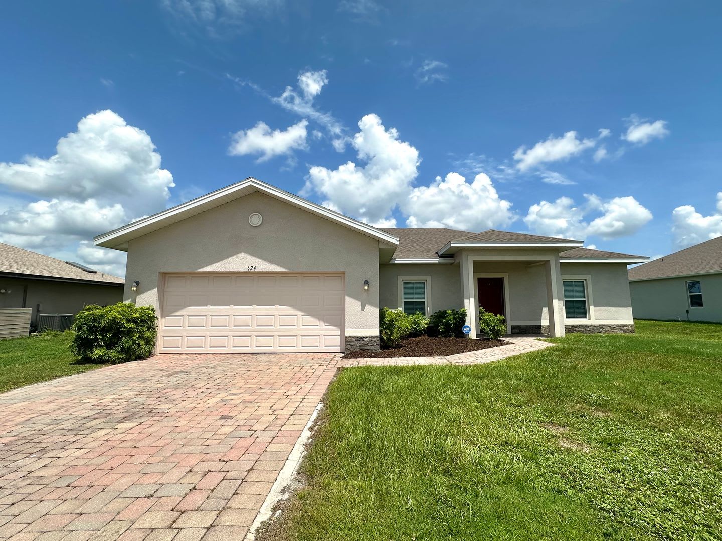 3 Bed Den With 2 Baths 2 Car Garage In Deep Creek – photo 1