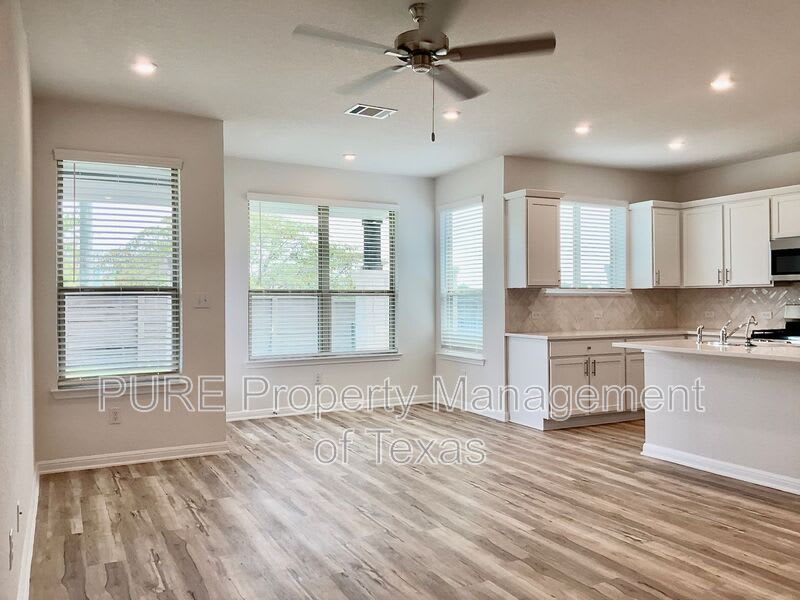 2204 Cornfield Dr – photo 3