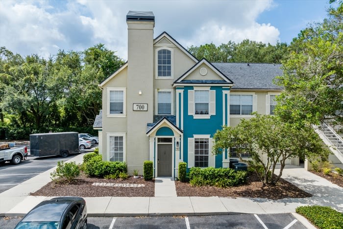 13700 Richmond Park Drive North – photo 2