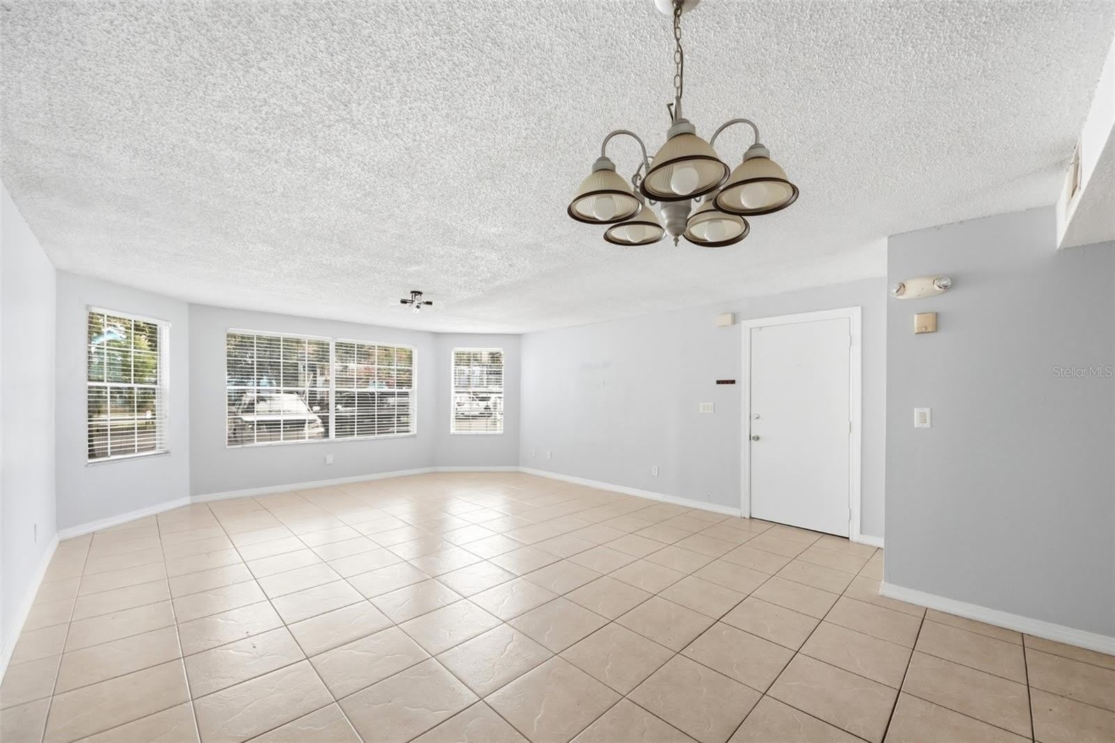 2723 N POINCIANA Boulevard – photo 2