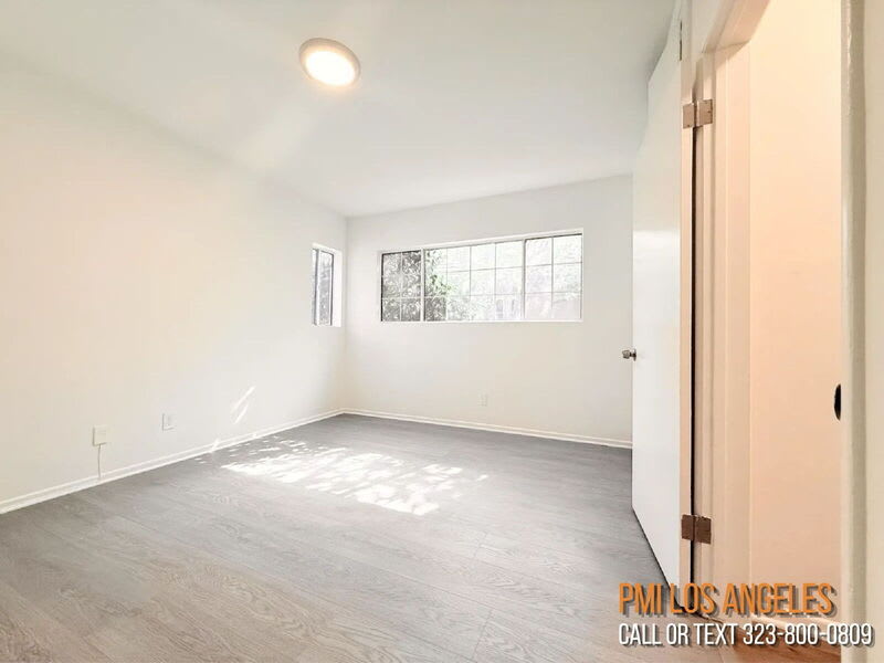 10565 Camarillo St – photo 4
