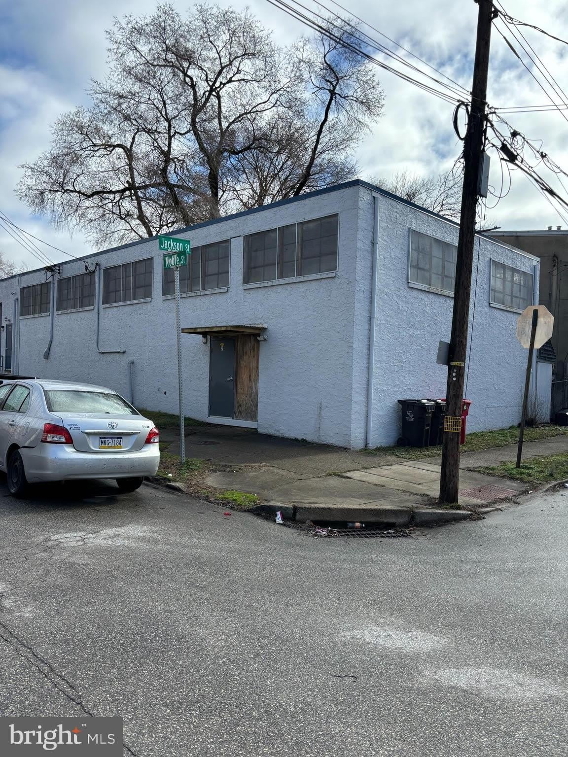 2 Noble Street – photo 5