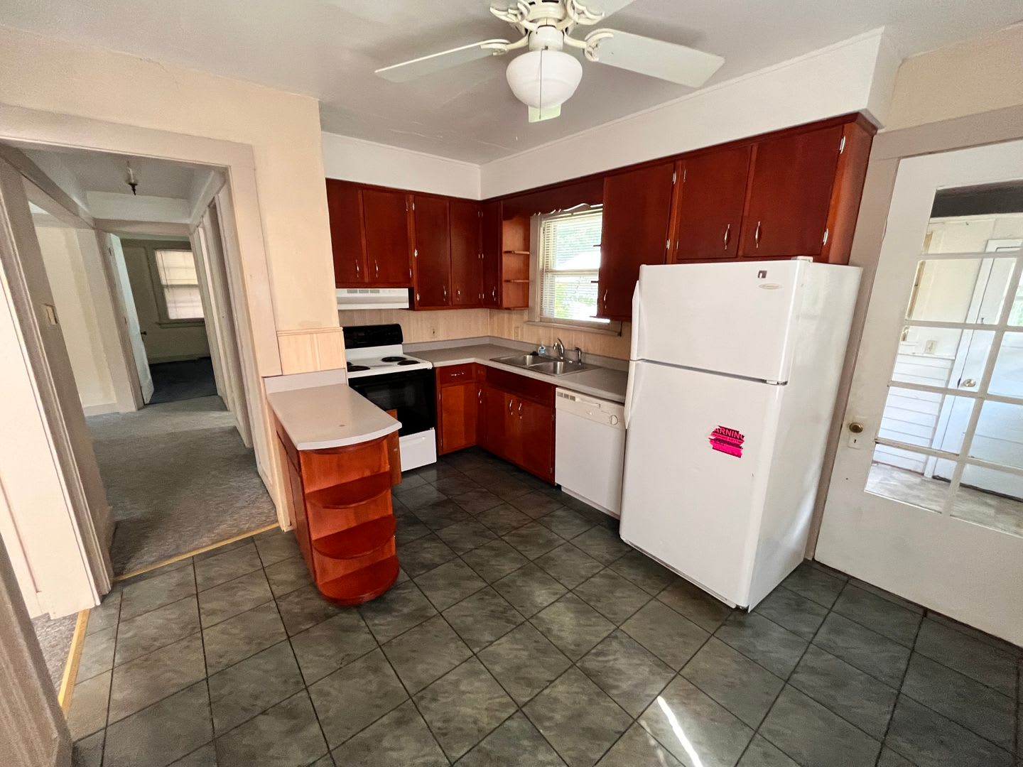 3 Bedroom, 2 Bath on Campus – photo 5