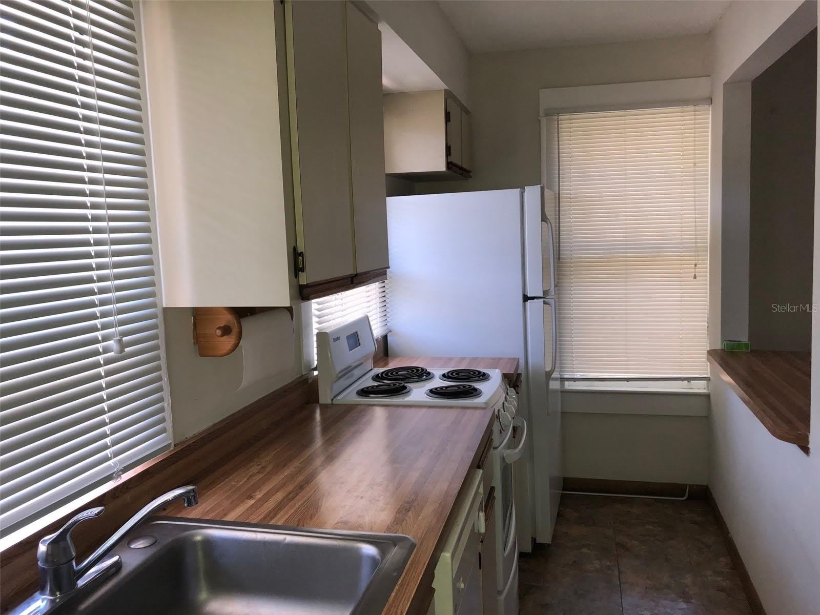 1243 E RIDGEWOOD Street – photo 2