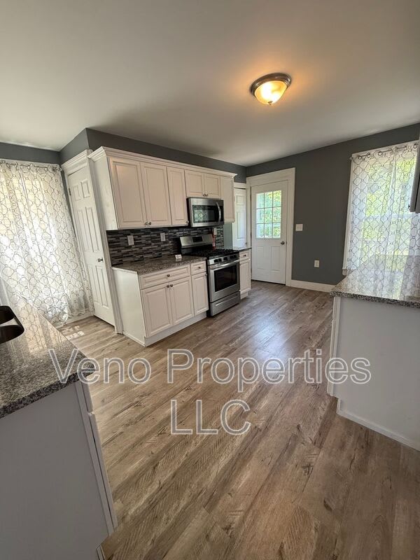 81 Bath St – photo 3