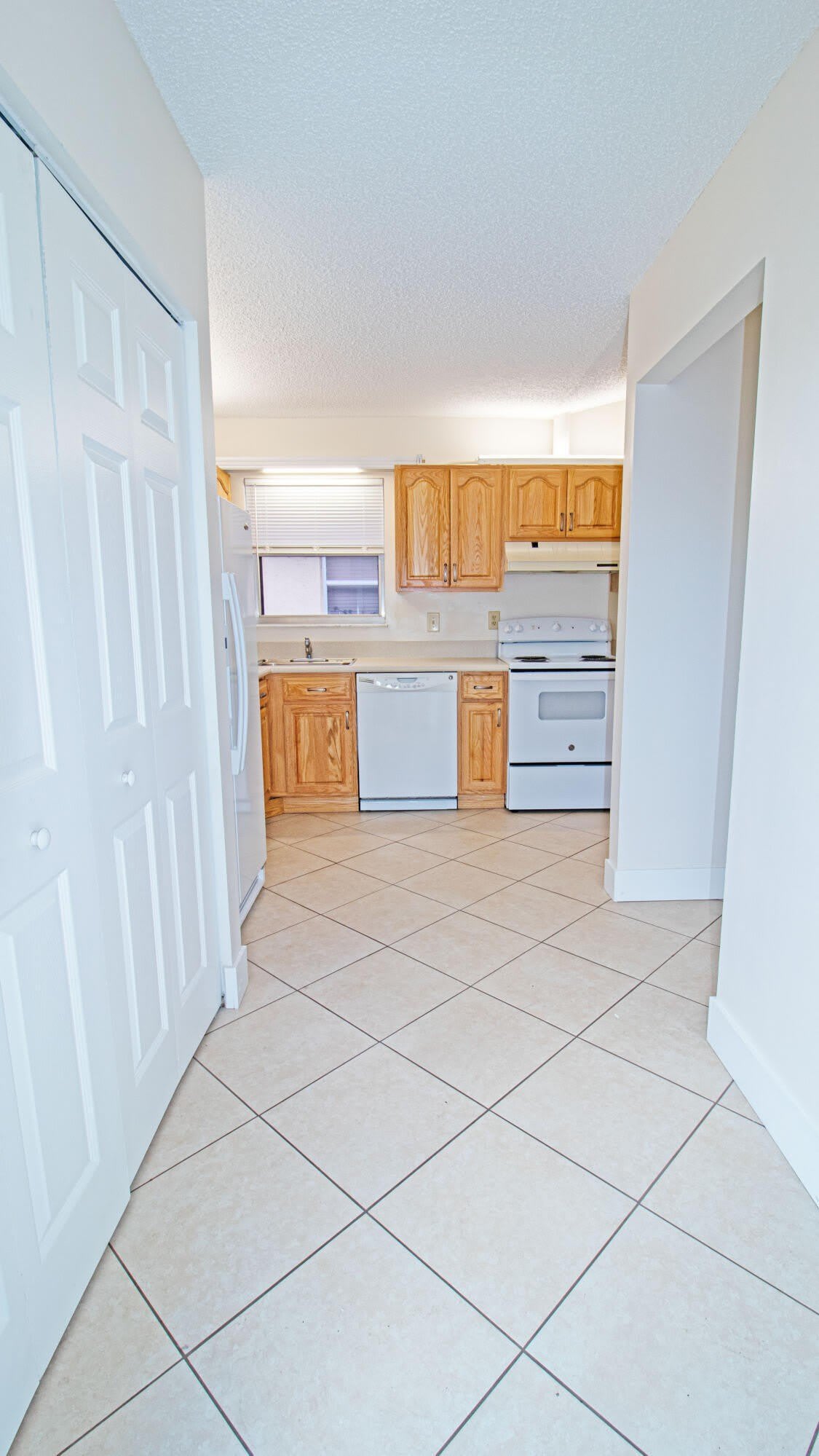 8883 SE Hobe Ridge Avenue SE – photo 4
