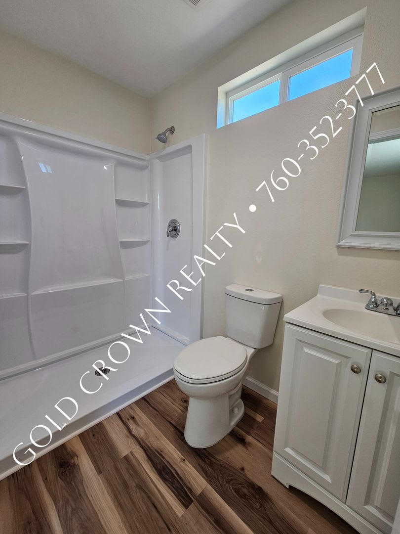 Newly Built 1 bedroom Apartment with Private yard – photo 4