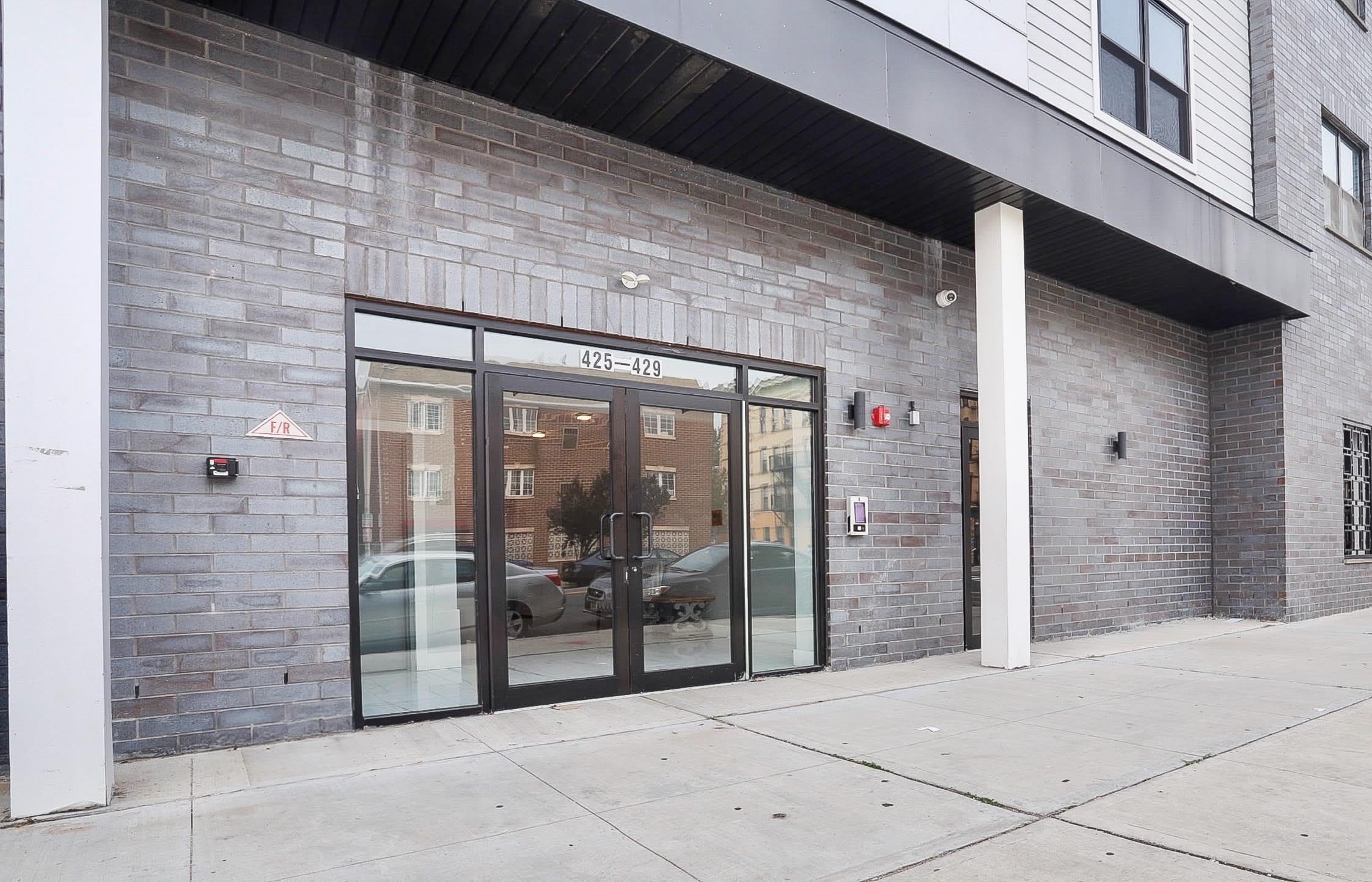 425 AVENUE C – photo 4