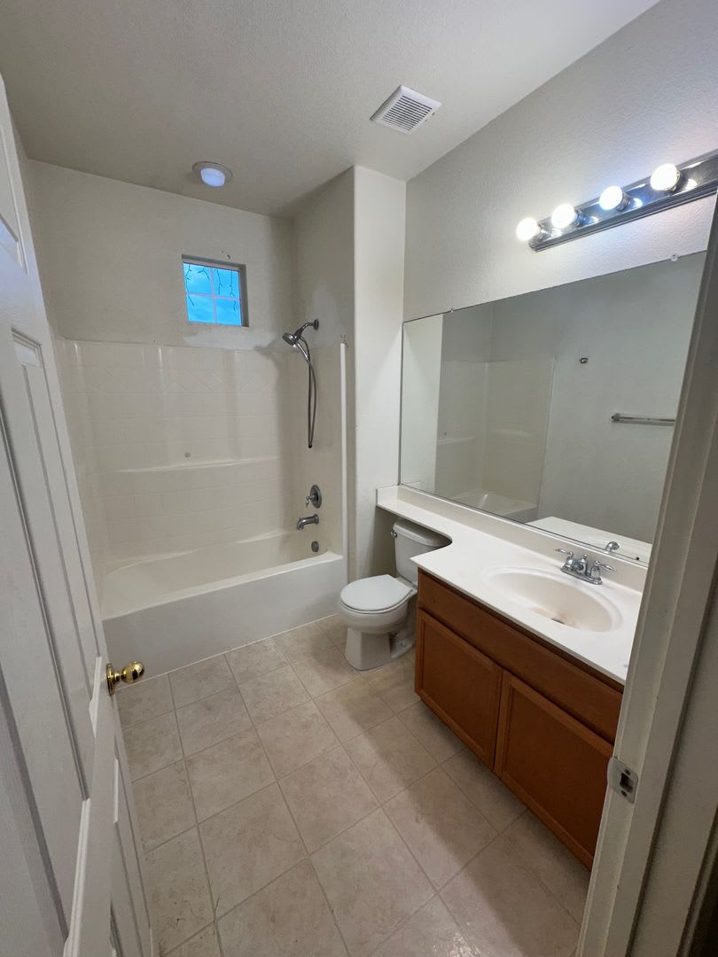 Well Located 2 Story Home in Oakmore Meadows – photo 4